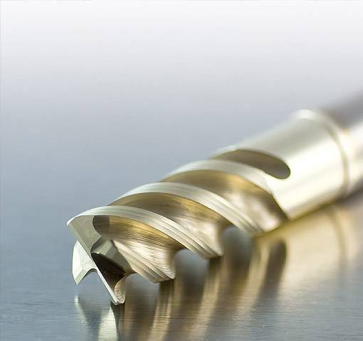 Ein bronzefarbender Bohrer